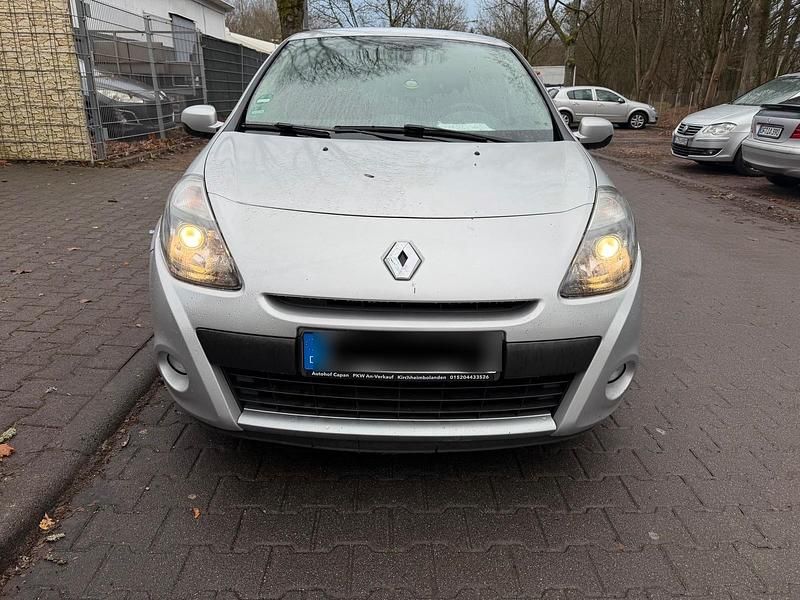 Silber Gebraucht 2009 Renault Clio II Dynamique Kleinwagen | 2.900 € (Fairer Preis) - Bild 1/4