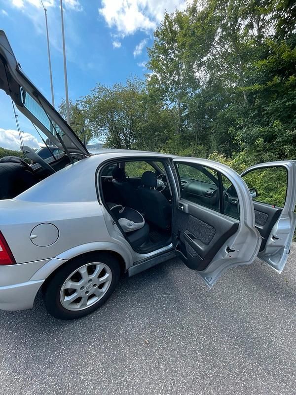 Weiß Gebraucht 2002 Opel Astra Kleinwagen | 800 € (Guter Preis) - Bild 1/4