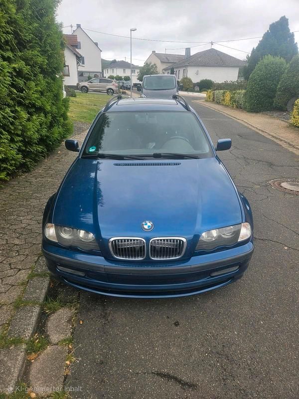 Blau Gebraucht 2001 BMW 320 Kombi | 1.500 € (Guter Preis) - Bild 1/4