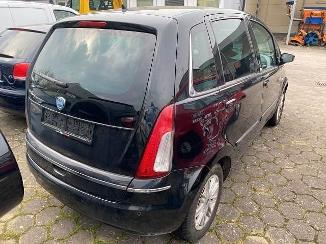 Gebraucht Lancia Musa 95 PS (69 kW) 2010 Schwarz Van / Kleinbus