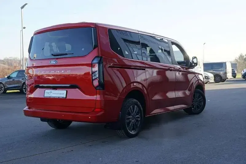 Gebraucht Ford Tourneo Custom Titanium 136 PS (100 kW) 2024 Rot Van