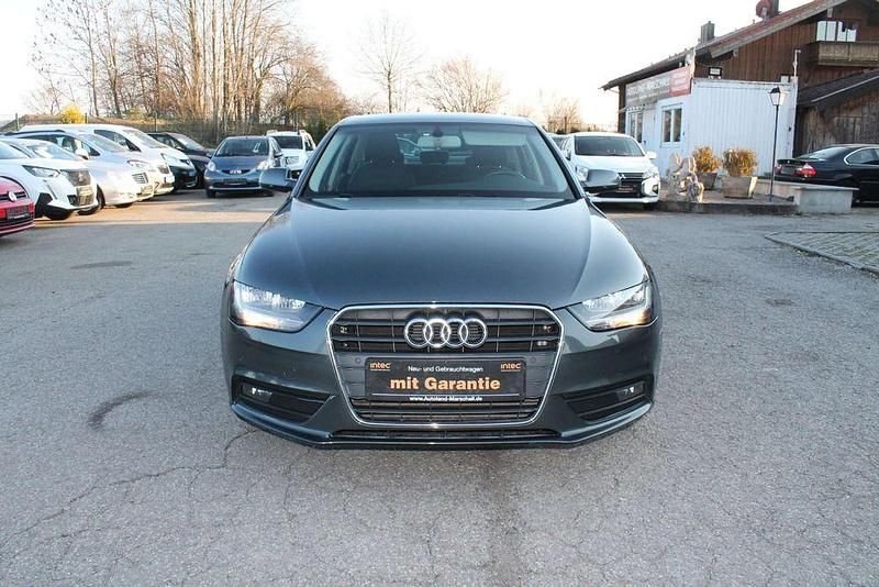 Gebraucht Audi A4 Attraction 170 PS (125 kW) 2012 Grau Limousine