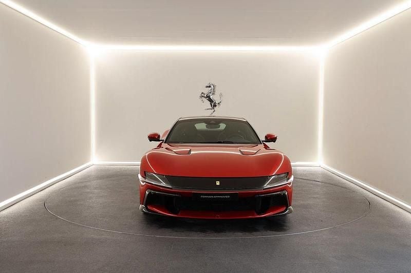 Gebraucht Ferrari 12 Cilindri 829 PS (609 kW) 2025 Rot Limousine