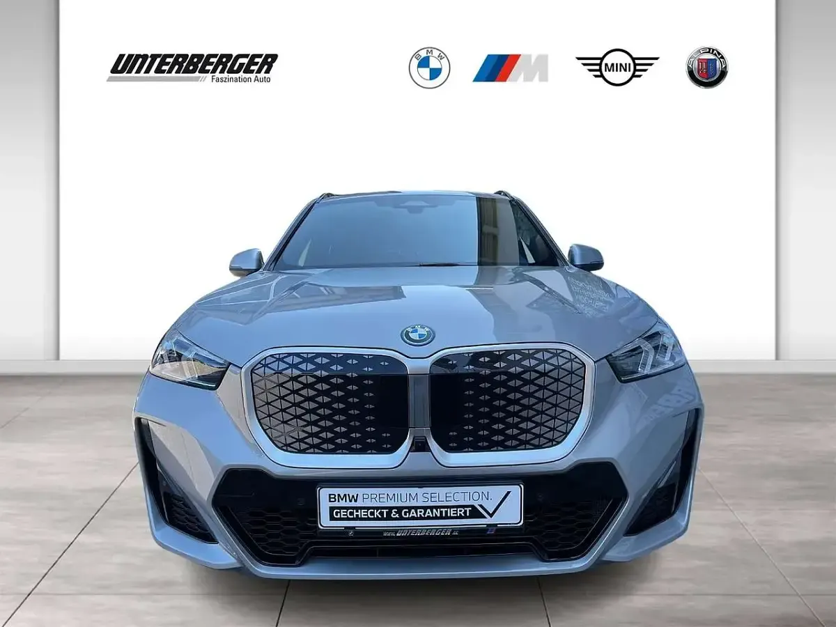 Gebraucht BMW iX1 M Sport 150 kW (204 PS) 2025 Silber SUV