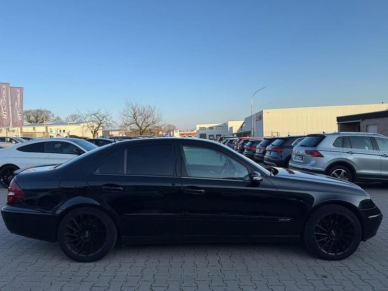 Gebraucht Mercedes E220 150 PS (110 kW) 2004 Schwarz Limousine