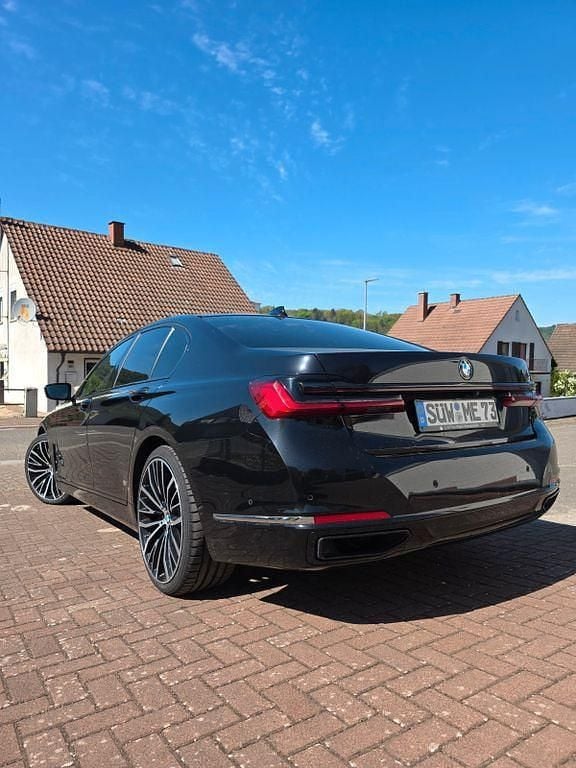 Second-hand BMW 740 Performance 340 CP (250 kW) 2021 Negru Berlinǎ