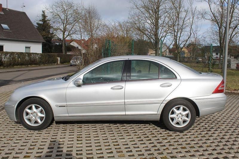 Gebraucht Mercedes C200 Elegance 116 PS (85 kW) 2003 Silber Limousine