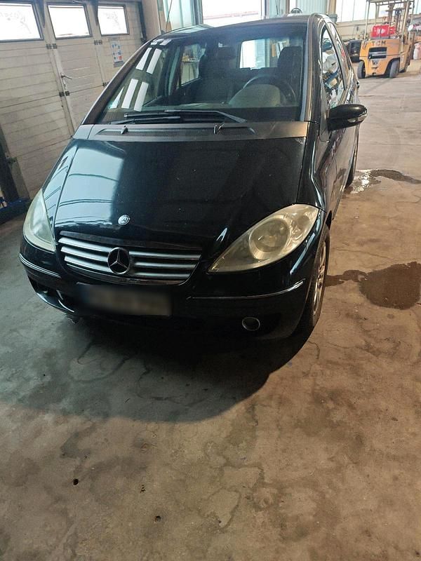 Schwarz Gebraucht 2004 Mercedes A170 Kleinwagen | 950 € (Fairer Preis) - Bild 1/4