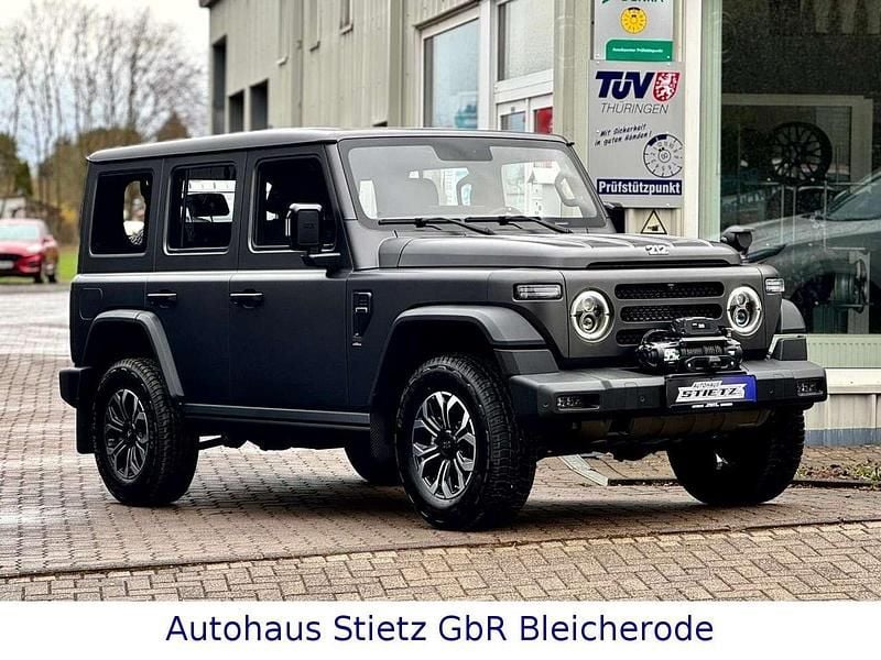 Neu BAW 212 166 PS (122 kW) 2026 Mattgrau SUV