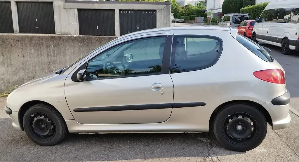 Gebraucht Peugeot 206 Filou 75 PS (55 kW) 2005 Silber Kleinwagen