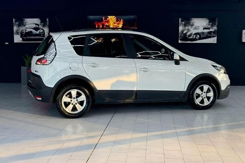 Gebraucht Renault Scénic III Initiale Paris 116 PS (85 kW) 2013 Weiß Van / Kleinbus