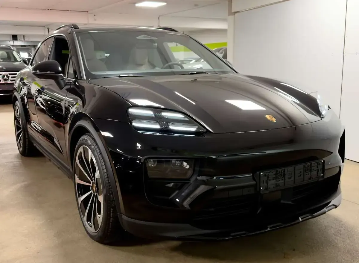 Ny Porsche Macan 300 kW (408 HK) 2026 Svart SUV