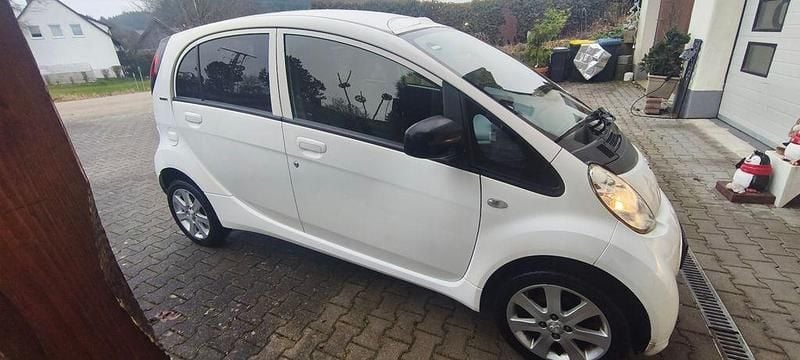 Weiß Gebraucht 2014 Peugeot iON Active Kleinwagen | 4.399 € (Fairer Preis) - Bild 1/4