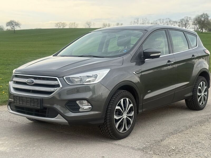 Gebraucht Ford Kuga Trend 150 PS (110 kW) 2018 Grau SUV