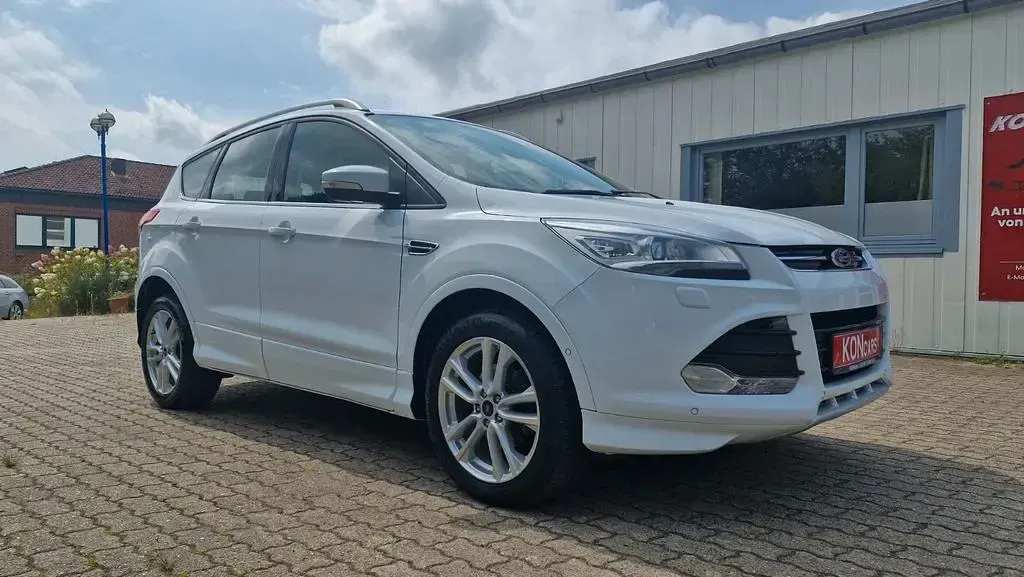 Gebraucht Ford Kuga Individual 150 PS (110 kW) 2015 Weiß SUV