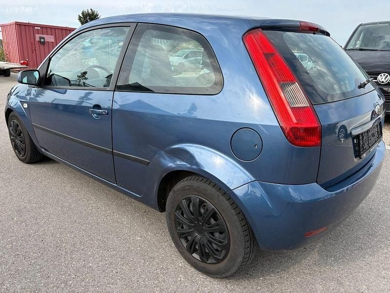 Gebraucht Ford Fiesta 69 PS (50 kW) 2005 Blau Kleinwagen