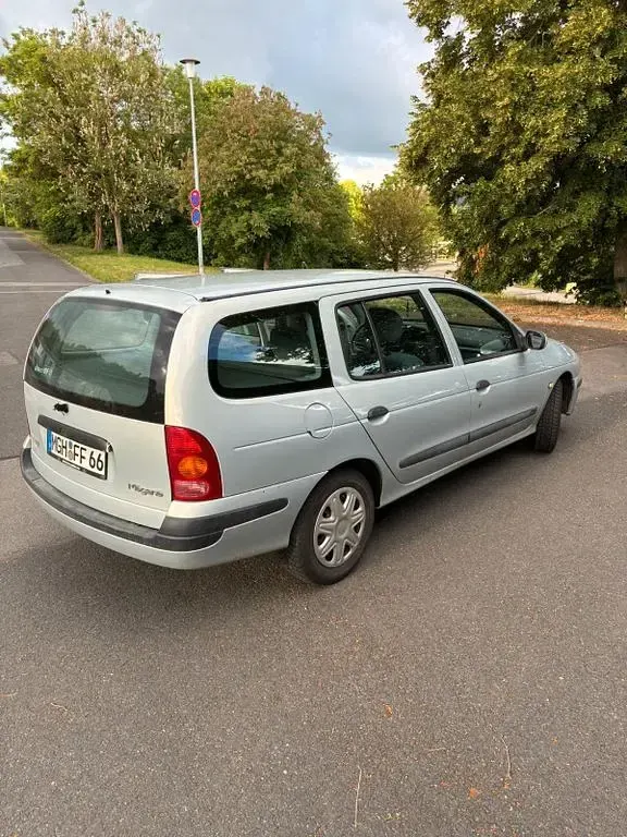 Gebraucht Renault Mégane 95 PS (69 kW) 2001 Grau Kombi