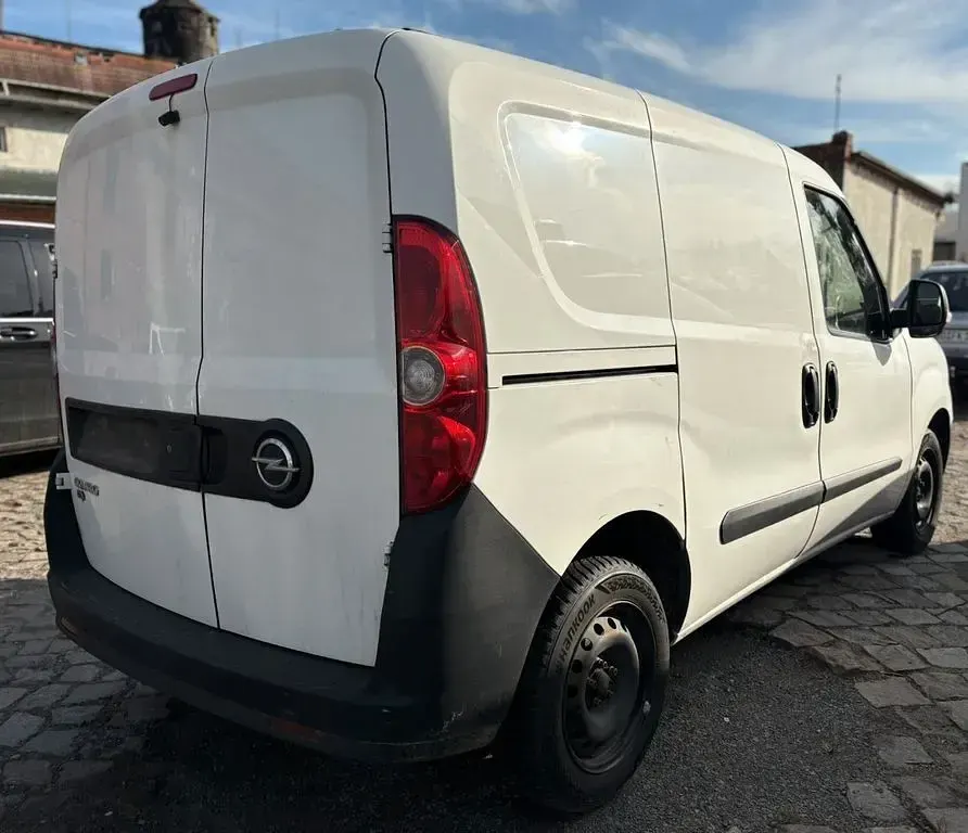 Używany Opel Combo 95 KM (69 kW) 2018 Biały Minivan