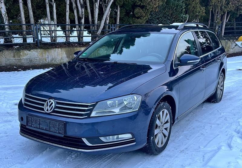 Blau Gebraucht 2011 VW Passat Kombi | 4.650 € (Superpreis) - Bild 1/4