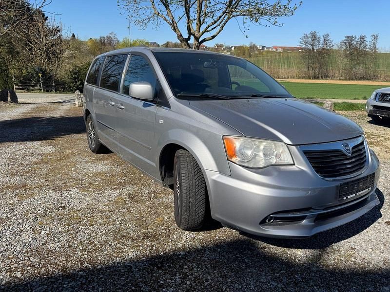 Gebraucht Lancia Voyager S 177 PS (130 kW) 2014 Silber Van / Kleinbus