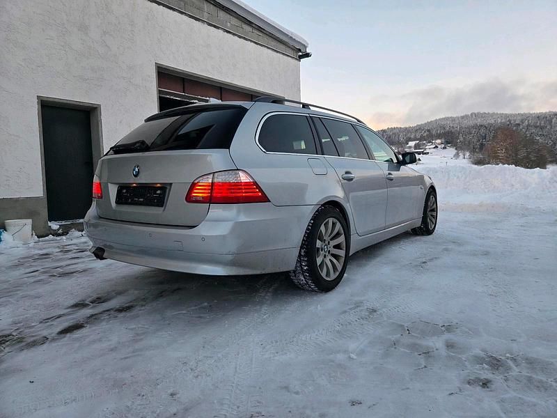 Gebraucht BMW 525 197 PS (144 kW) 2009 Silber Kombi
