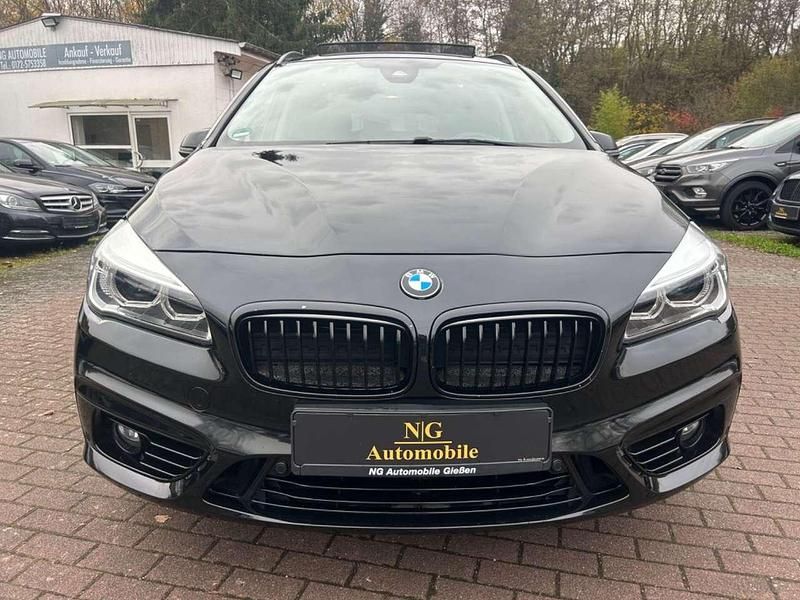 Gebraucht BMW 220 Sport Line 192 PS (141 kW) 2017 Saphirschwarz Kombi