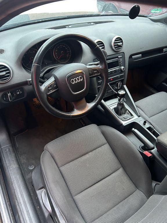 Gebraucht Audi A3 Ambiente 125 PS (91 kW) 2010 Schwarz Limousine