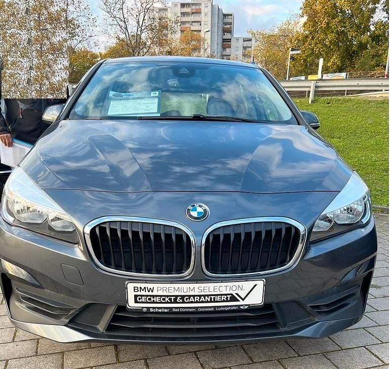 Gebraucht BMW 218 Active Tourer 140 PS (102 kW) 2019 Grau Van / Kleinbus