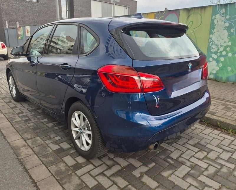 Blau Gebraucht 2016 BMW 218 Active Tourer Advantage Van / Kleinbus | 8.999 € (Fairer Preis) - Bild 1/4