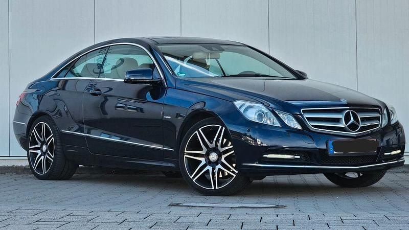 Gebraucht Mercedes E300 AMG 252 PS (185 kW) 2011 Blau Coupé
