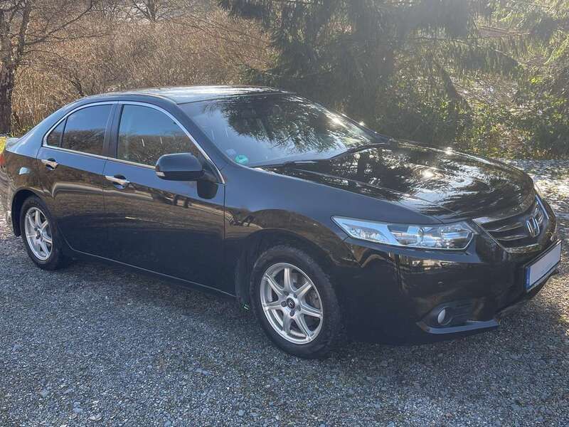 Schwarz Gebraucht 2012 Honda Accord Lifestyle Limousine | 11.000 € - Bild 1/4