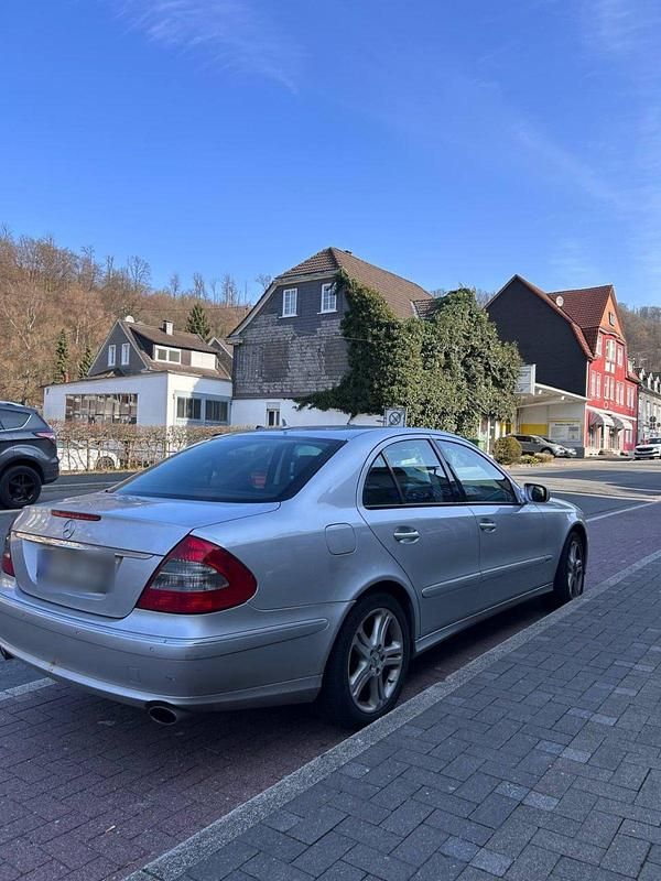 Gebraucht Mercedes E280 190 PS (139 kW) 2007 Silber Limousine
