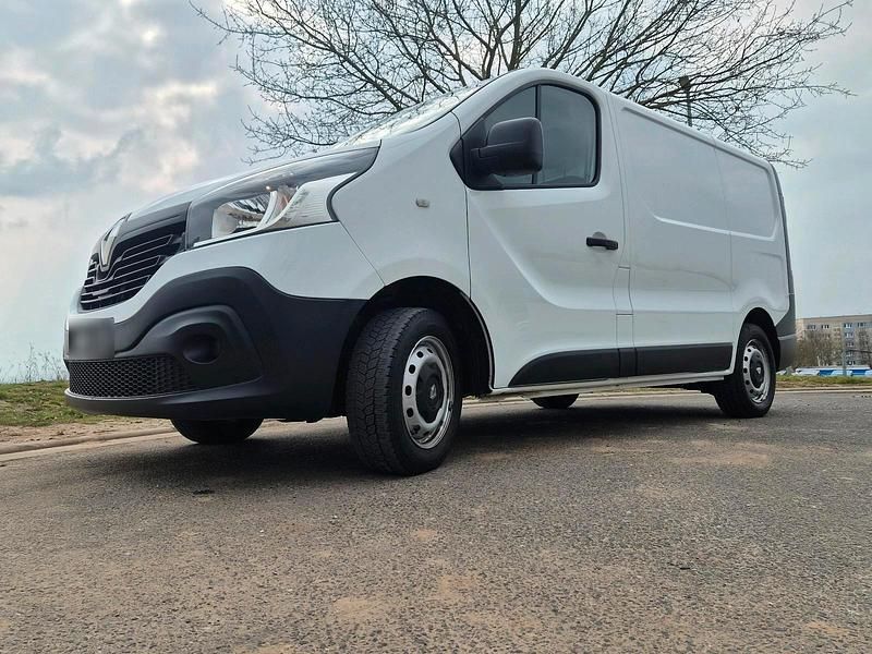 Gebraucht Renault Trafic 95 PS (69 kW) 2017 Weiß Van / Kleinbus