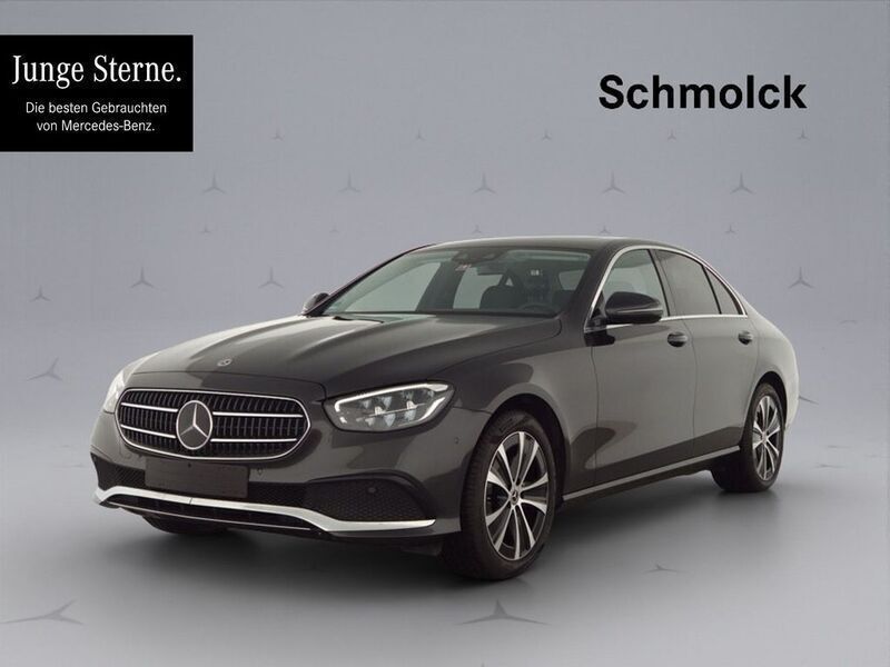 Grau Gebraucht 2021 Mercedes E200 Avantgarde Limousine | 42.900 € - Bild 1/4