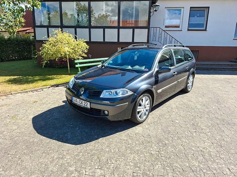 Grau Gebraucht 2007 Renault Mégane II Limousine | 3.500 € (Etwas zu teuer) - Bild 1/4