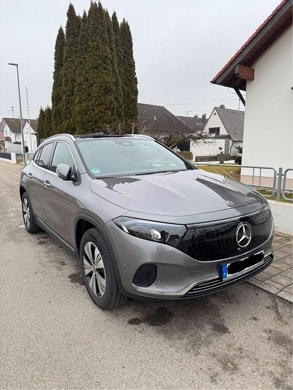 Grau Gebraucht 2025 Mercedes EQA250 Progressive SUV | 34.850 € (Fairer Preis) - Bild 1/4