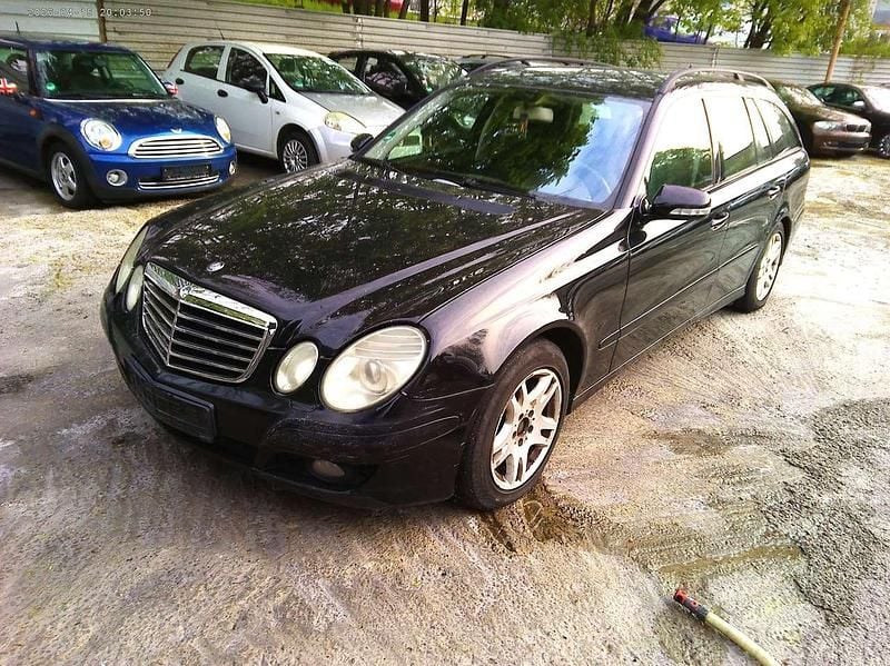 Gebraucht Mercedes E220 Classic 170 PS (125 kW) 2007 Schwarz Kombi