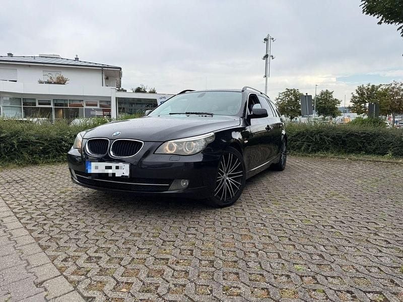Schwarz Gebraucht 2007 BMW 520 Performance Kombi | 3.999 € (Guter Preis) - Bild 1/4