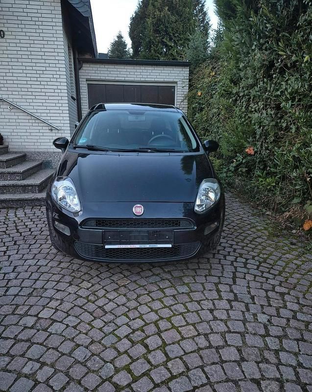 Schwarz Gebraucht 2014 Fiat Punto Limousine | 3.470 € (Fairer Preis) - Bild 1/4