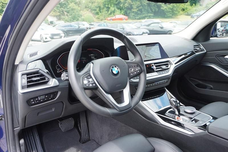 Używany BMW 330 Performance 265 KM (194 kW) 2019 Niebieski Kombi
