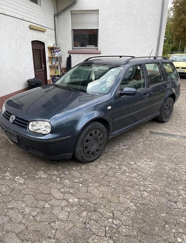 Blau Gebraucht 2004 VW Golf IV Trendline Kombi | 450 € (Superpreis) - Bild 1/4