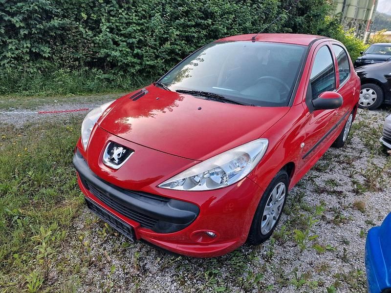 Rot Gebraucht 2010 Peugeot 206+ Kleinwagen | 3.990 € (Etwas zu teuer) - Bild 1/4