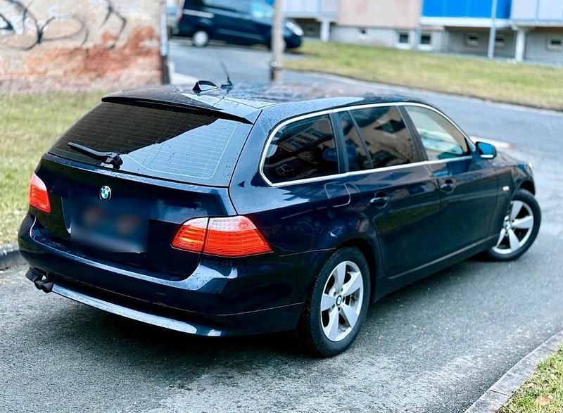Gebraucht BMW 530 235 PS (172 kW) 2007 Blau Kombi