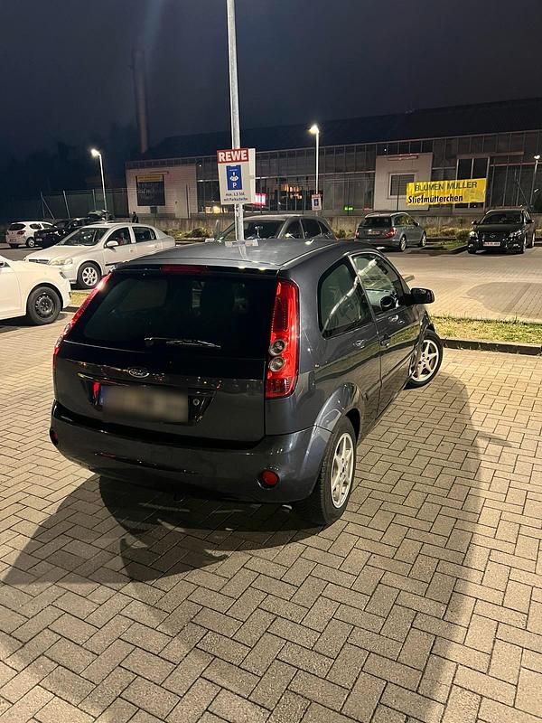 Gebraucht Ford Fiesta 70 PS (51 kW) 2008 Grau Kleinwagen