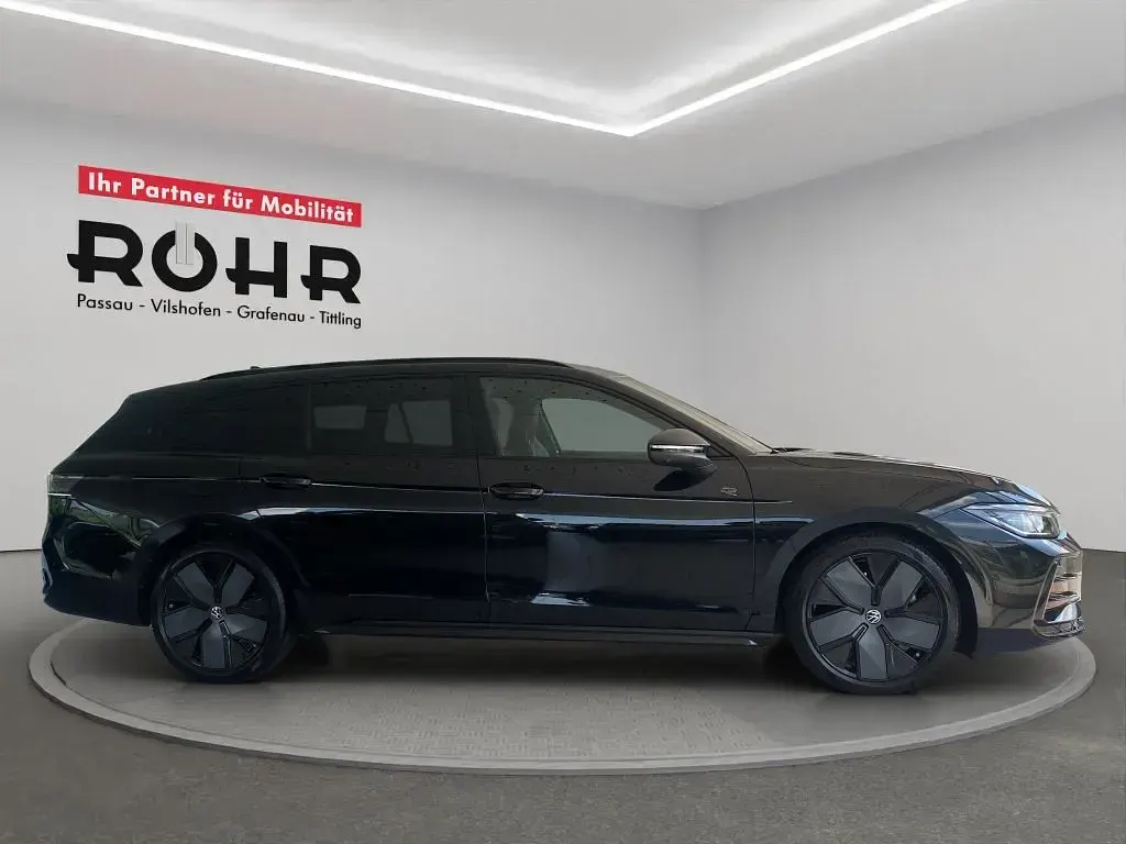 Gebraucht VW Passat R-line 193 PS (141 kW) 2025 Grenadillschwarz metallic Kombi