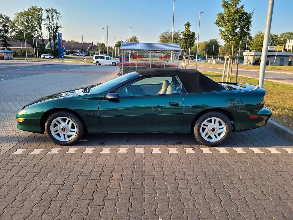 Gebraucht Chevrolet Camaro LT 279 PS (205 kW) 1996 Grün Cabrio