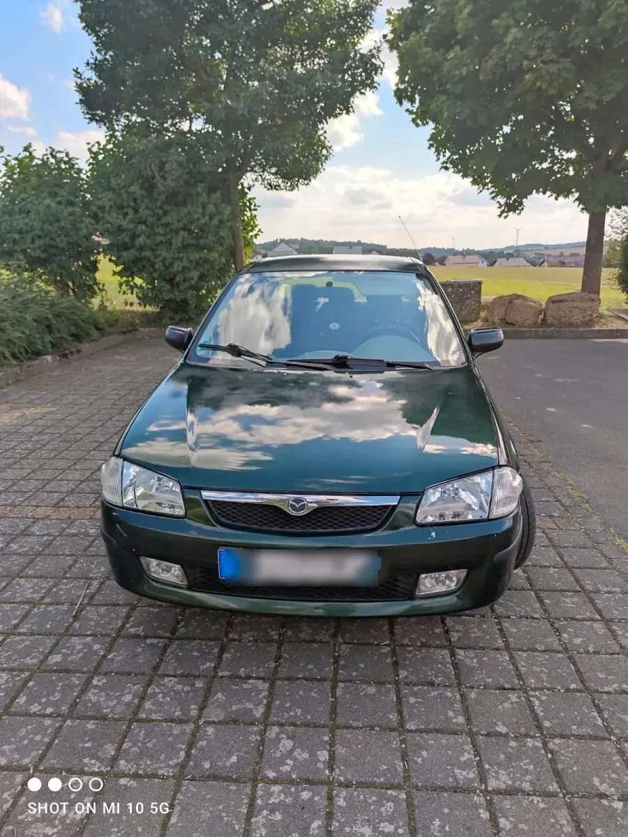 Gebraucht Mazda 323 88 PS (64 kW) 1998 Grün Limousine