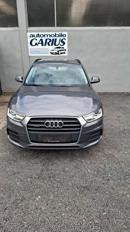 Grau Gebraucht 2015 Audi Q3 Basis SUV | 12.750 € (Fairer Preis) - Bild 1/4