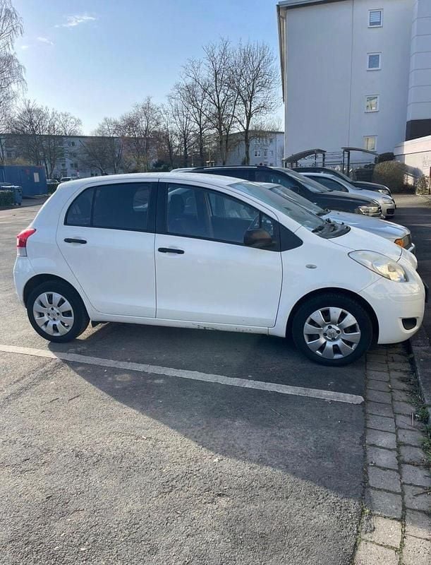 Gebraucht Toyota Yaris Sol 69 PS (50 kW) 2010 Weiß Kleinwagen