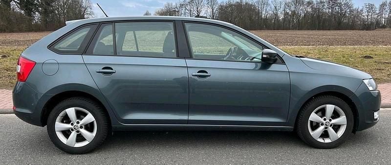 Gebraucht Skoda Rapid 90 PS (66 kW) 2016 Grau Kleinwagen
